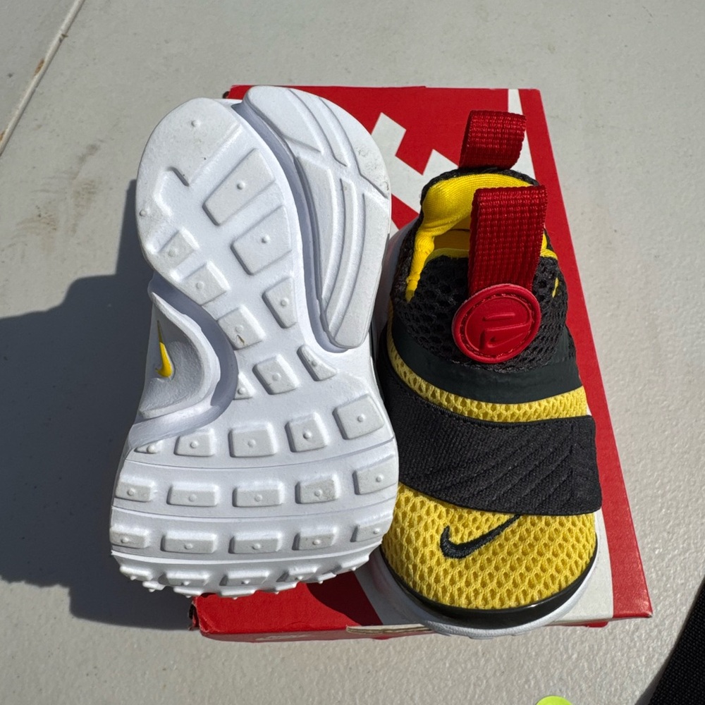 Nike Kids Yellow and Black Shoes - Picture 2 of 2